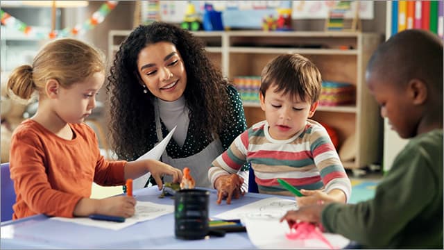 teacher helps students in the classroom