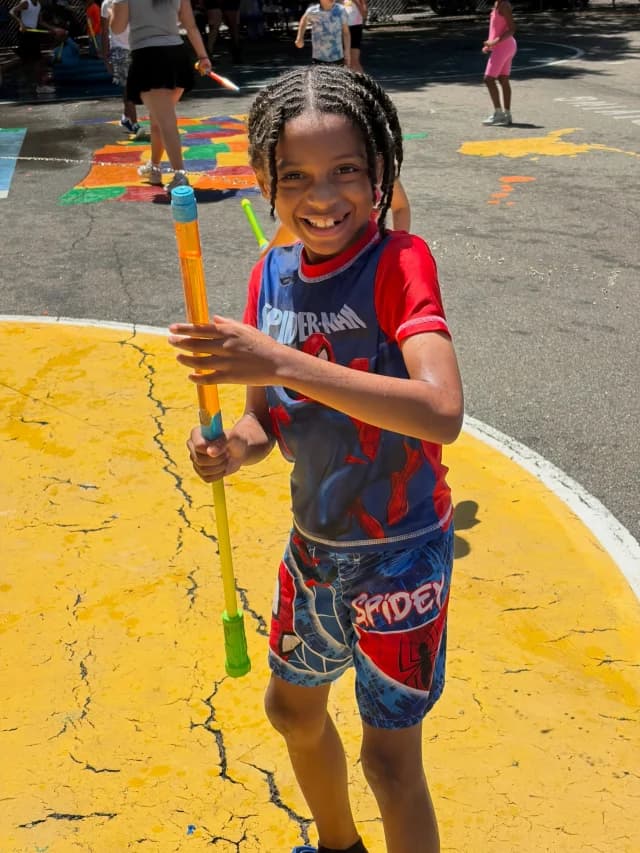 Last week our students had fun in the sun for Water Day during summer camp! 💦☀️🏊🏾♀️🏊🏽♂️ A great way to cool off! #harlemlink #harlemlinksummercamp