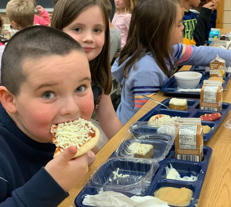 Fairmeadows students eating in the lunchroom