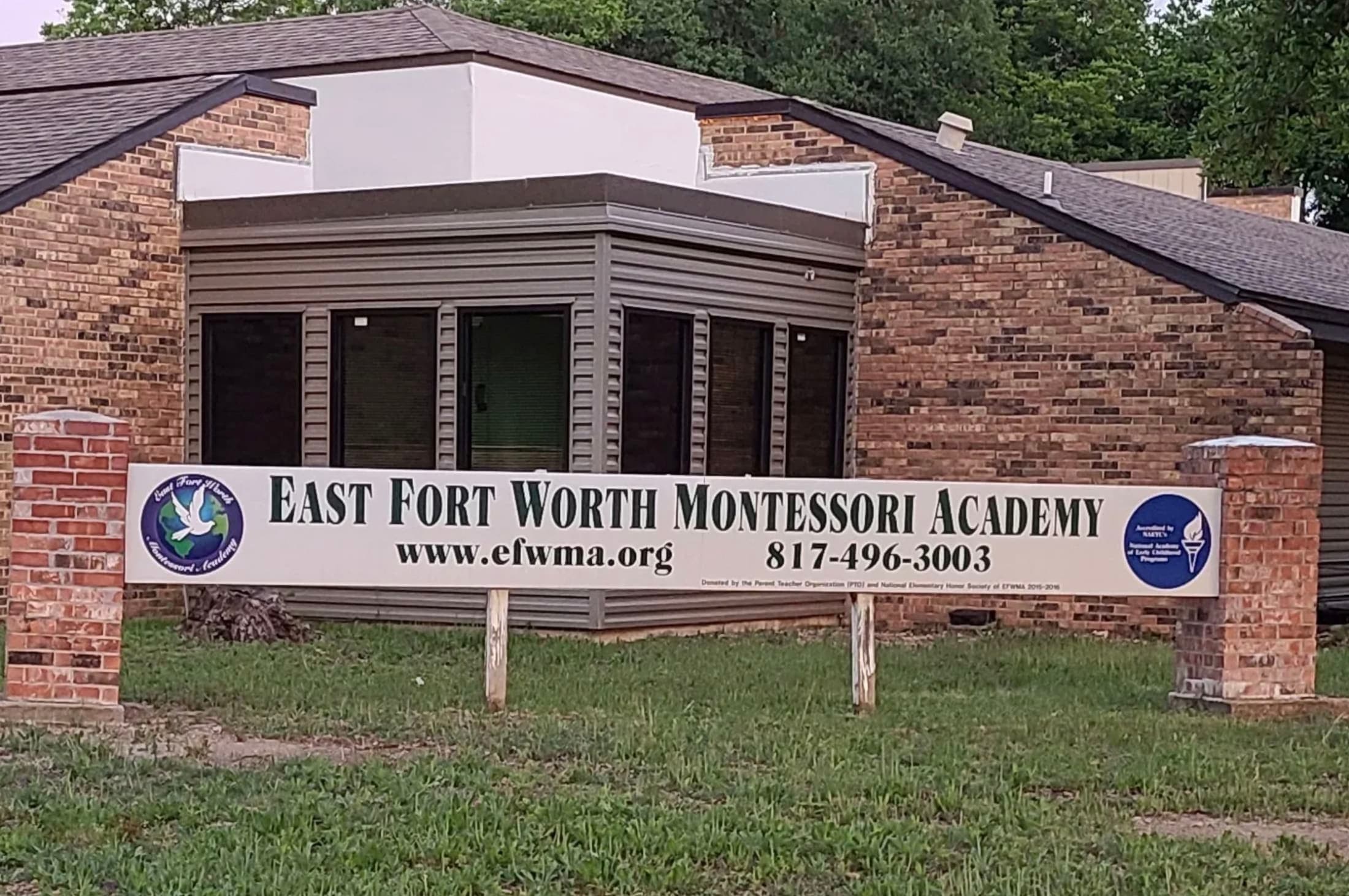 Exterior photo of school