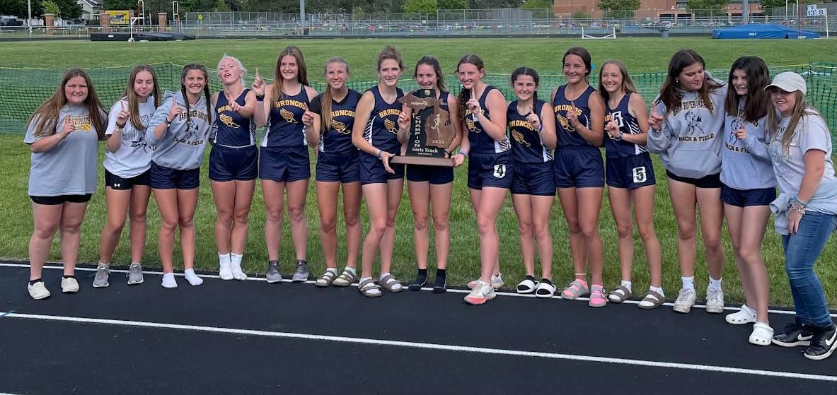 girls track team and award