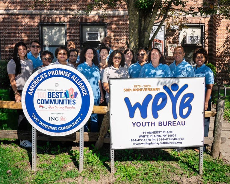 Group photo of staff and participants