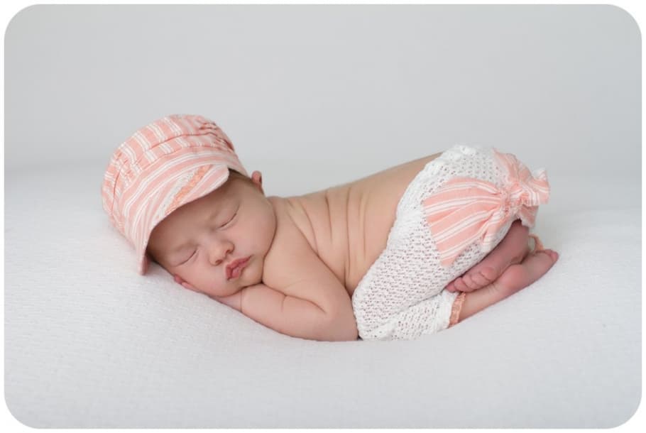 Newborn portrait from the gallery.